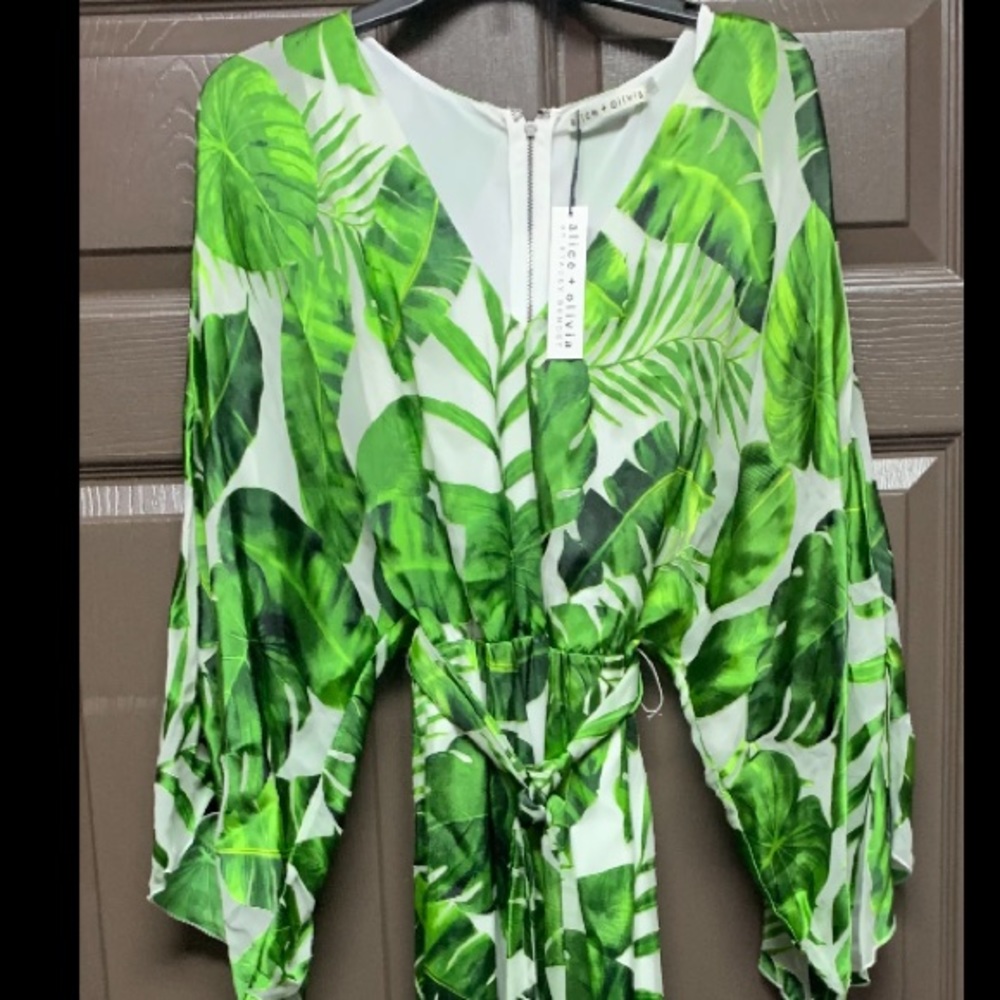 Beautiful Alice and Olivia Leaves Kimono Dress. NWT
